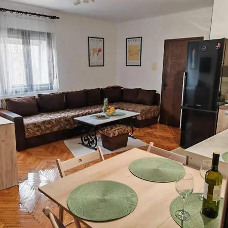 25 Apartment