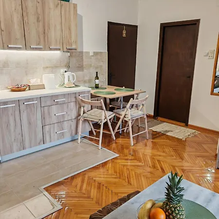 Apartment 25 *