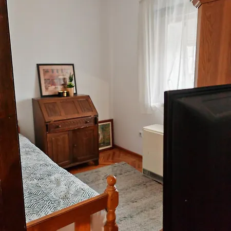 Apartment 25